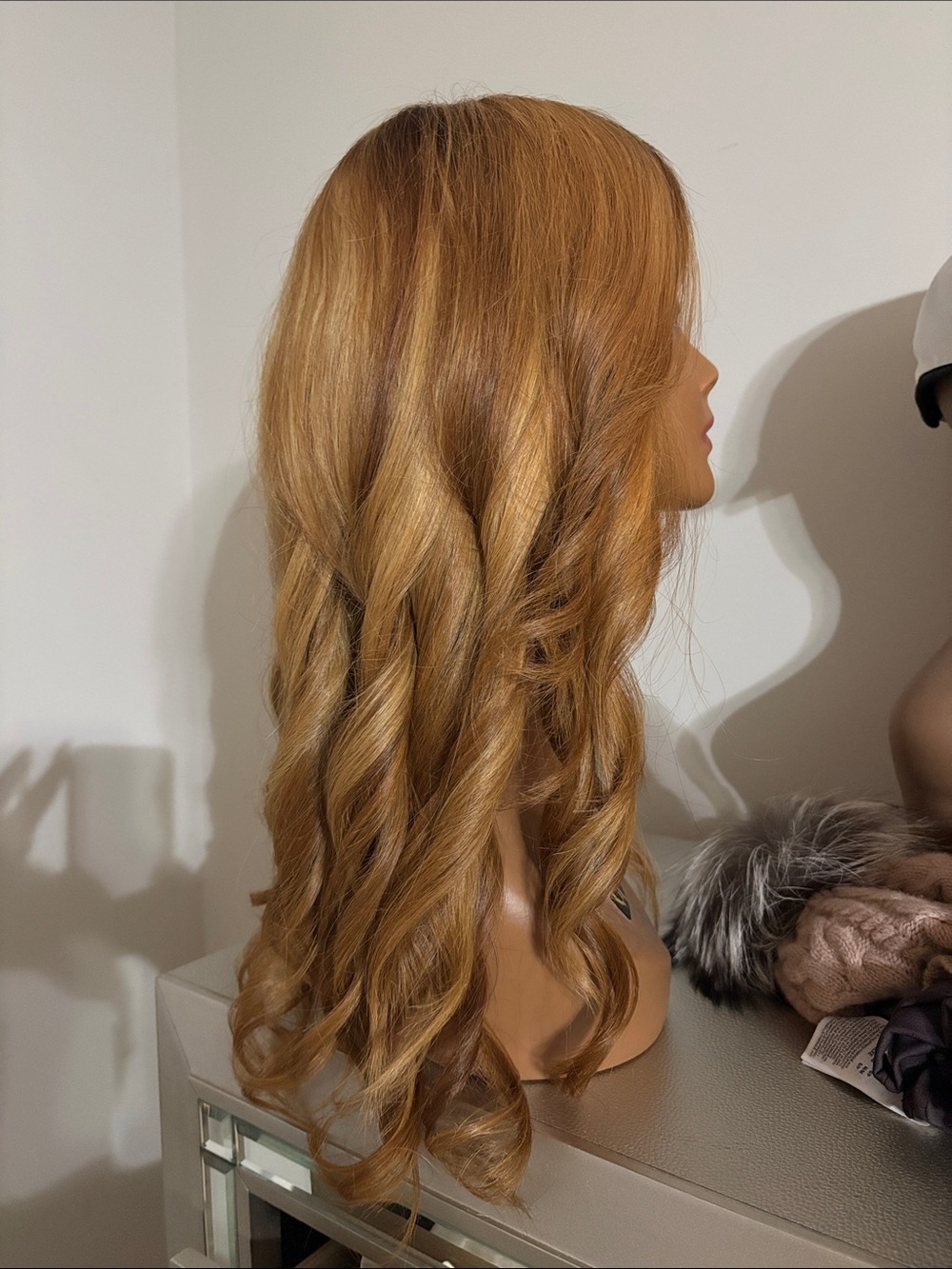 Women's Honey Blonde Wavy Wig - Picture 4 of 5